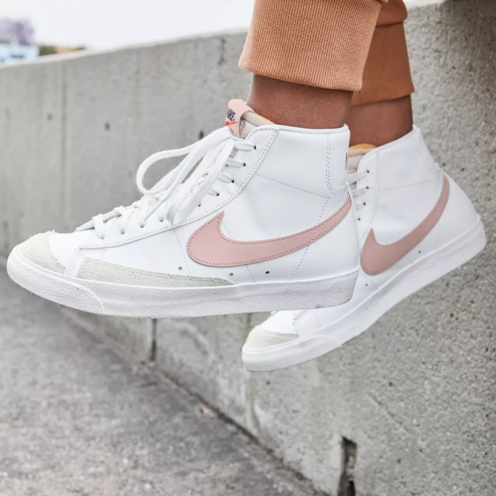 Nike Women's Blazer Mid 77 Shoes